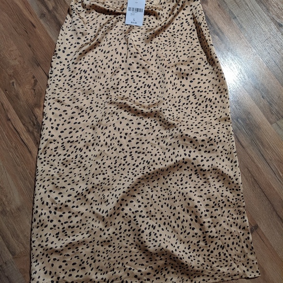 Forever 21 Dresses & Skirts - Faux Satin Cheetah Print Skirt